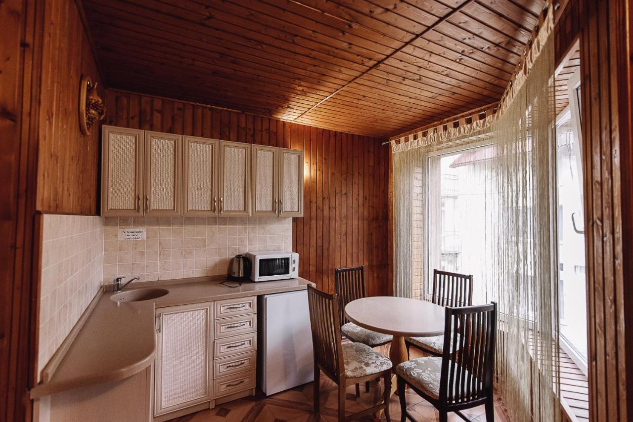 Toga Hotell Jablunytsja Exteriör bild